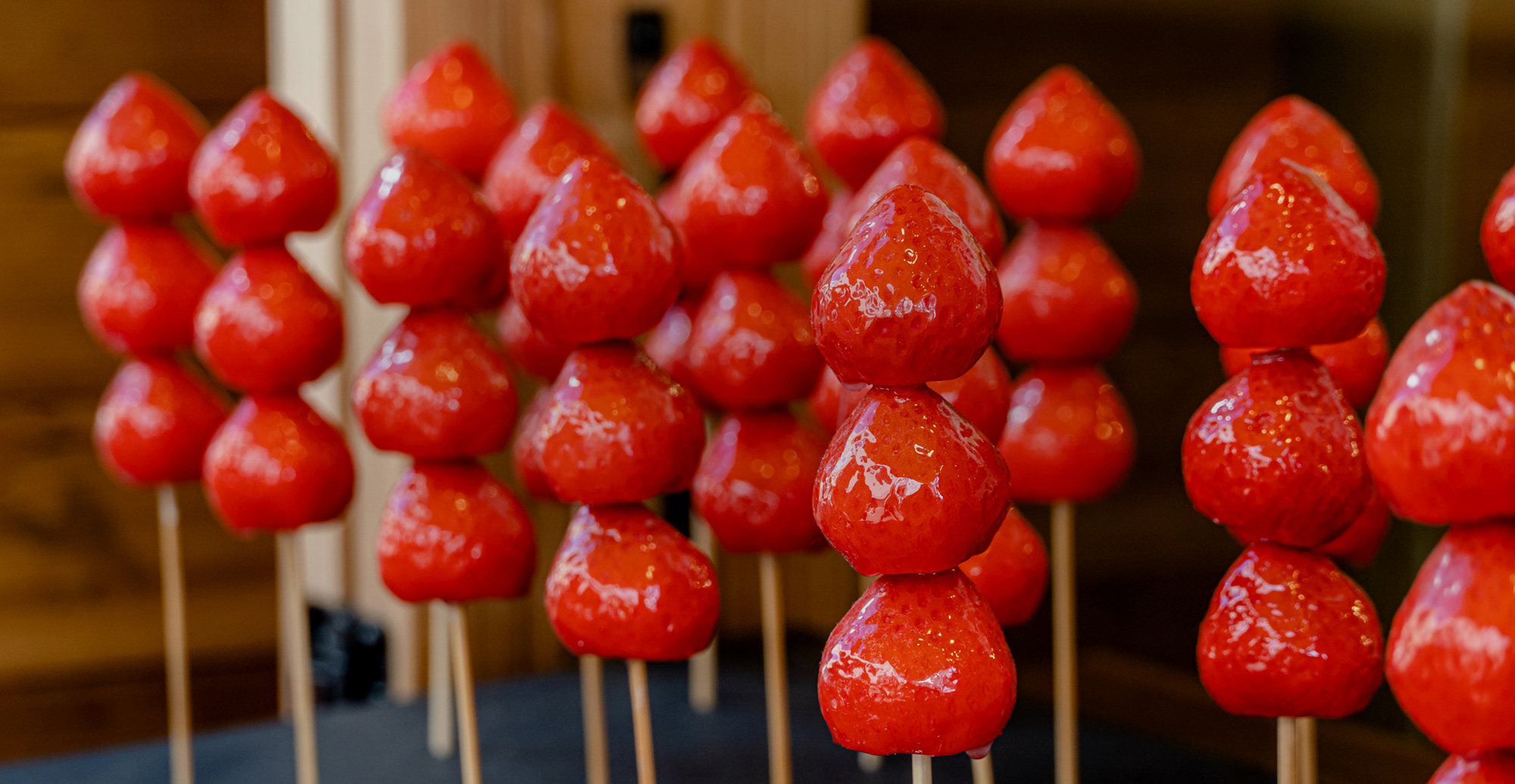 八女から、最高峰のあまおうを。  生産から加工・販売まで一貫した、 特別ないちごをあなたへ。